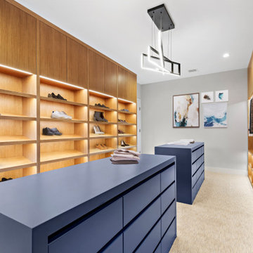 Walk-In-Closet