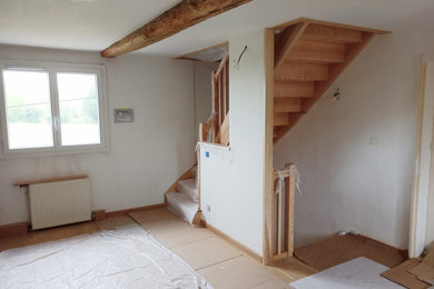 Inspiration pour un escalier rustique de taille moyenne avec des marches en bois, des contremarches en bois et un garde-corps en matériaux mixtes.