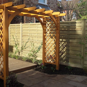 Courtyard garden with artificial grass