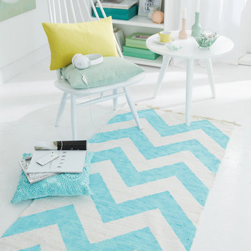 Decorative zigzag rug