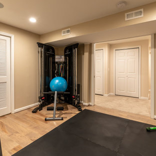 ワシントンD.C.のシャビーシック調のおしゃれなホームジムの写真