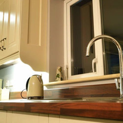 Traditional solid ash painted kitchen - Products