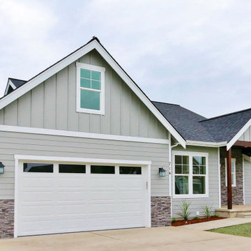Siding Installation - James Hardie Lap Siding and B&B in Light Mist