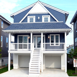 Idéer för ett litet maritimt blått hus, med två våningar och vinylfasad