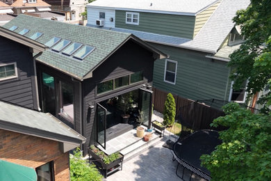 Inspiration for a modern exterior home remodel in Chicago