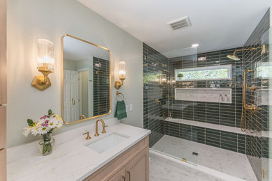 Example of a minimalist bathroom design in St Louis