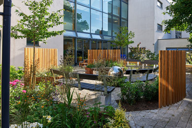 Medium sized contemporary full sun garden seating for spring in London.