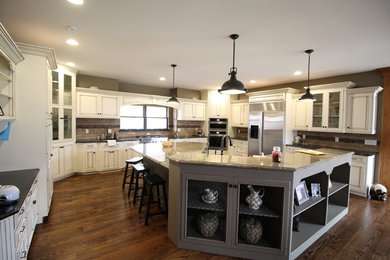 Kitchen - traditional kitchen idea in Other