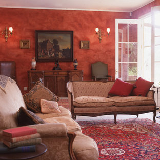 Modelo de salón para visitas mediterráneo, grande, sin televisor, con paredes rojas, suelo de cemento, estufa de leña y marco de chimenea de hormigón