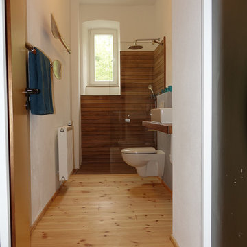 Lärche Holzboden, Dusche aus Teakholz