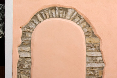 Immagine di una piccola veranda country