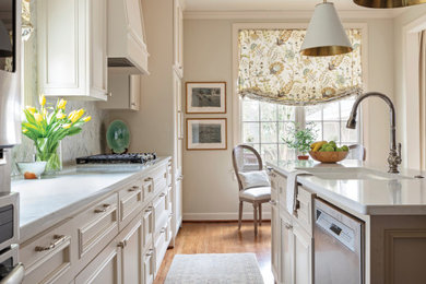 Kitchen photo in Little Rock
