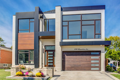 Trendy exterior home photo in Toronto