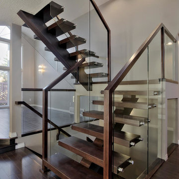 Perchless Mono Stringer with Glass Railing