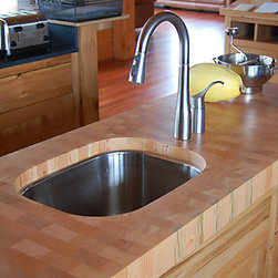Country Home - Kitchen Islands And Kitchen Carts
