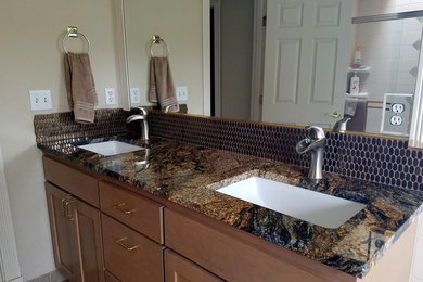 Home design - mid-sized transitional home design idea in Seattle