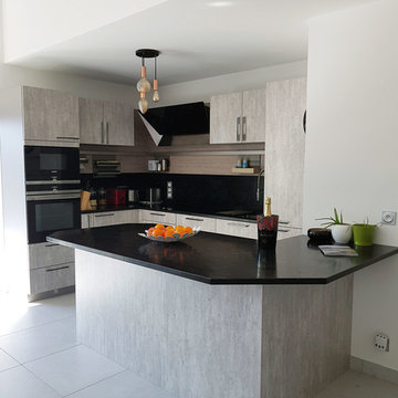 Cuisine en bois, béton et granit