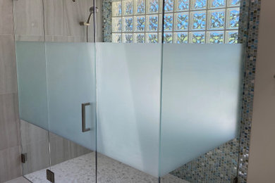 Bathroom - mid-century modern bathroom idea in Miami