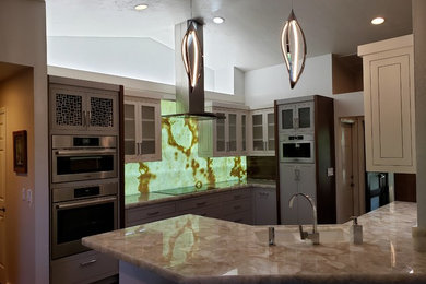 Kitchen - contemporary kitchen idea in Miami