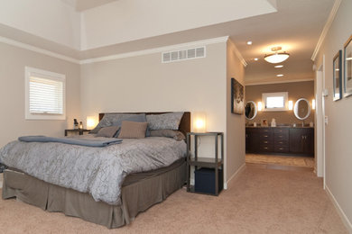 Bedroom - traditional bedroom idea in Minneapolis
