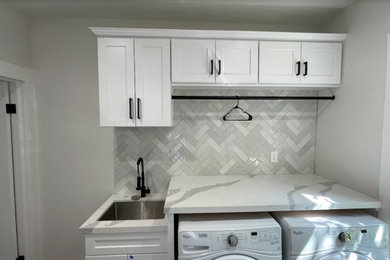 Example of a laundry room design in Orange County