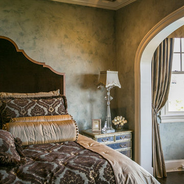 Plaster wall finish and metallic gold ceiling Master Bedroom