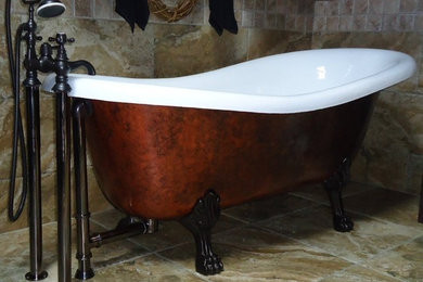 Claw-foot bathtub photo in Sacramento