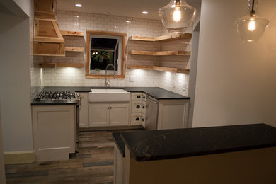 Inspiration for a modern kitchen remodel in Cleveland