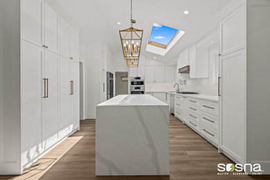 Transitional home design photo in Toronto