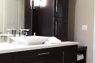 Example of a transitional bathroom design in Miami