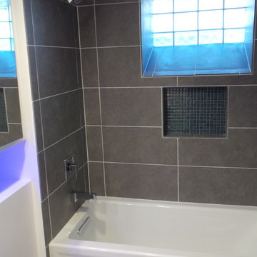 Modern Inexspensive Bathroom