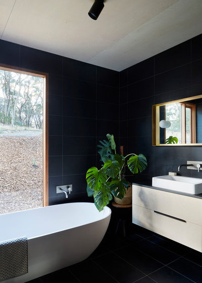 Contemporary Bathroom by Moloney Architects