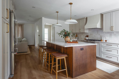 Transitional kitchen photo in Chicago