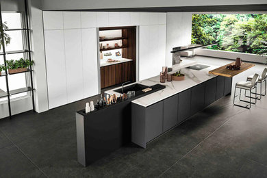 Kitchen - modern kitchen idea in Miami