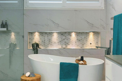 Design ideas for a mid-sized contemporary bathroom in Sydney.
