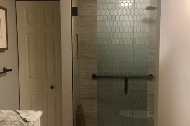 Example of a transitional home design design in Detroit