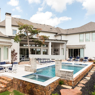 Idéer för en träningspool på baksidan av huset, med en fontän och betongplatta