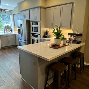 Wide-Angle Peninsula & Kitchen View