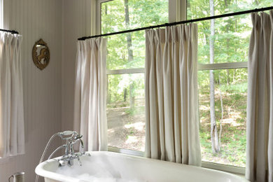 Example of a mountain style bathroom design in Nashville