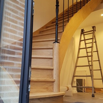 ESCALIER CHENE HUILE, LIMON CINTRE, GARDE CORPS FER FORGE avec POTEAU FONTE