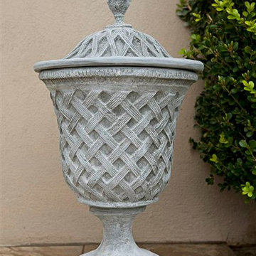 Lattice Urn With Top