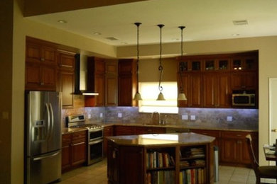 Kitchen - contemporary kitchen idea in Austin