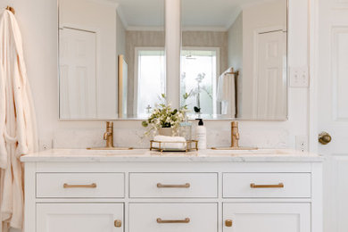 Inspiration for a modern bathroom remodel in Wilmington