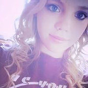 Raiah Halls foto
