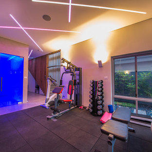 パースのモダンスタイルのおしゃれなホームジムの写真