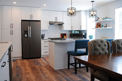 Inspiration for a mid-sized transitional home design remodel in Toronto