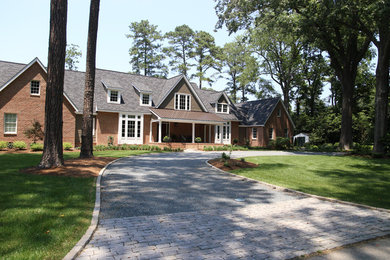 Inspiration for a transitional landscaping in Other.