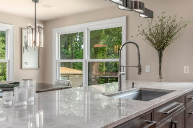 Transitional kitchen photo in Huntington