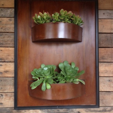 Living wall art for outdoor or indoor