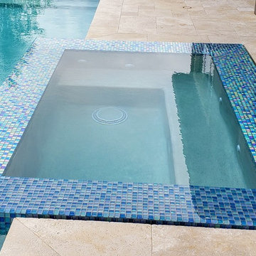 Orlando Modern pool with perimeter overflow spa